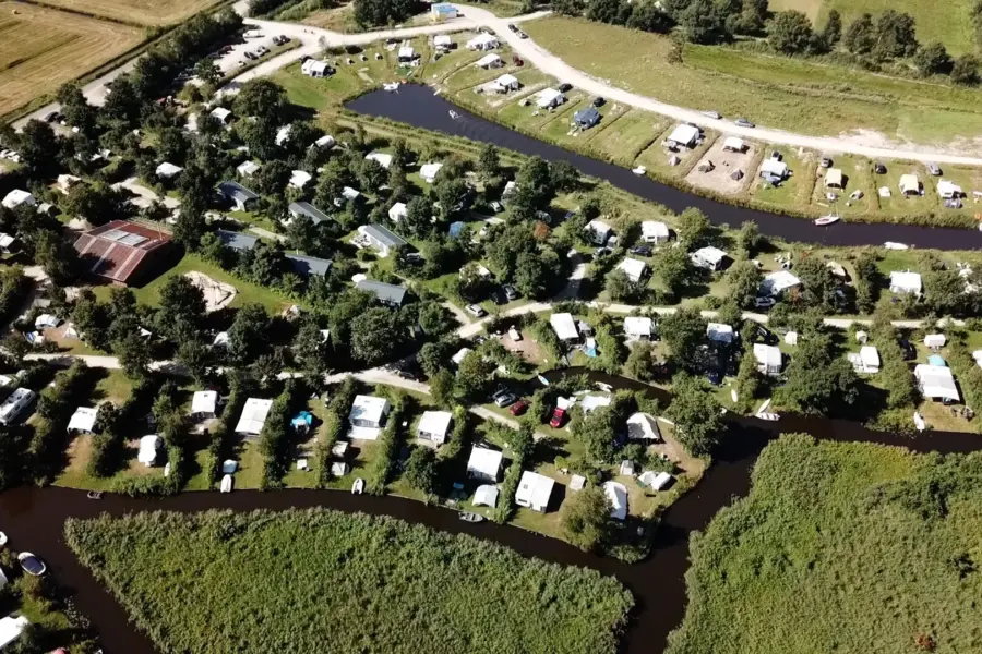 Camping met rivier