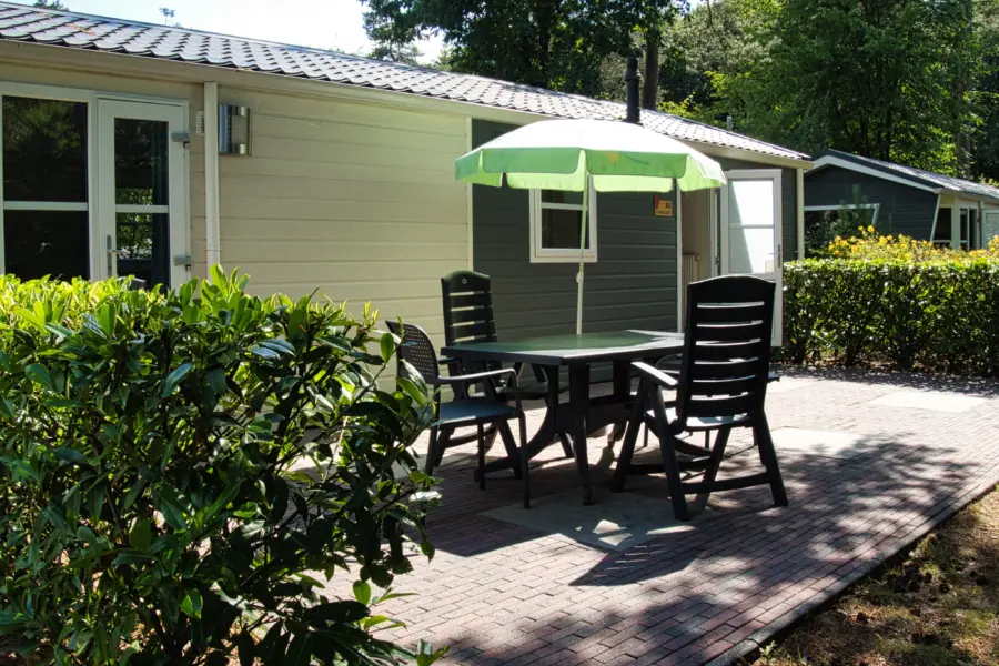 Camping De Haeghehorst-Ermelo- 4 pers.chalet-buiten2
