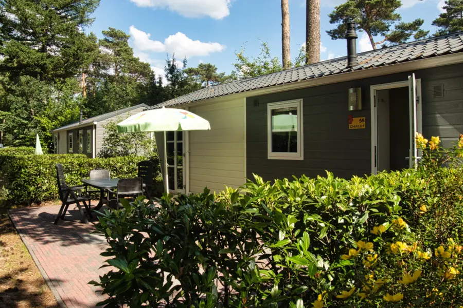 Camping De Haeghehorst-Ermelo- 4 pers.chalet-buiten1