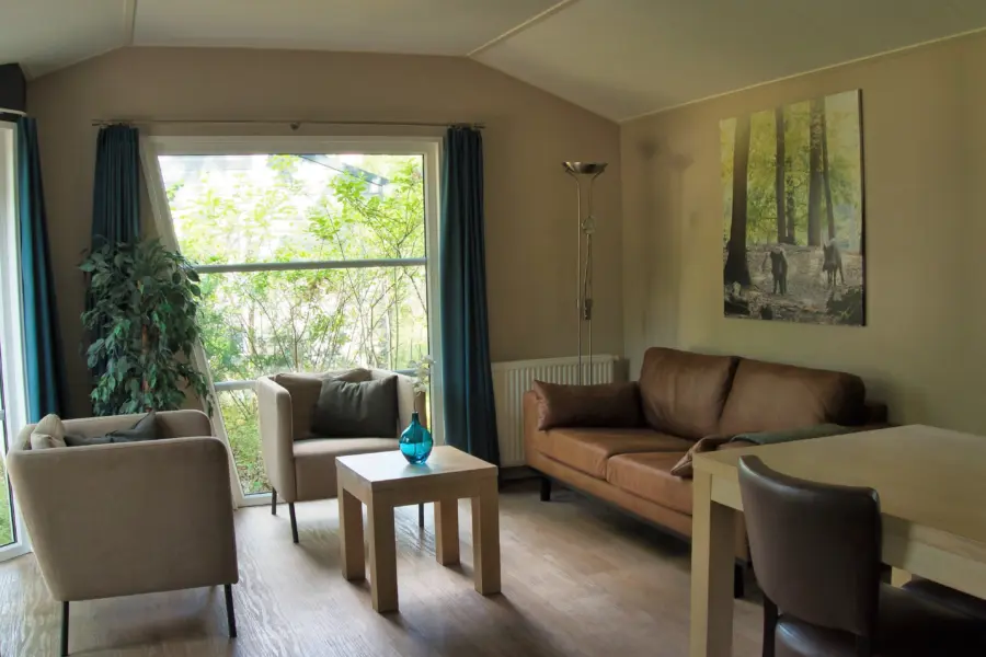 Camping De Haeghehorst-Ermelo- 4 pers.chalet-woonkamer