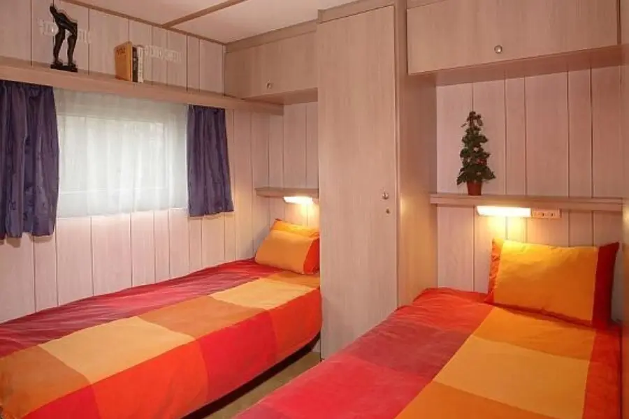 Camping de holterberg stacaravan slaapkamer