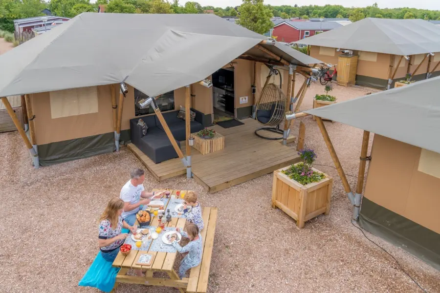 Zanzi tent 7p voorkant verkleind