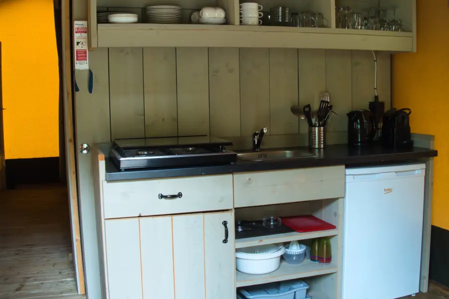 Safaritent - Camping De Haeghehorst safaritent keuken