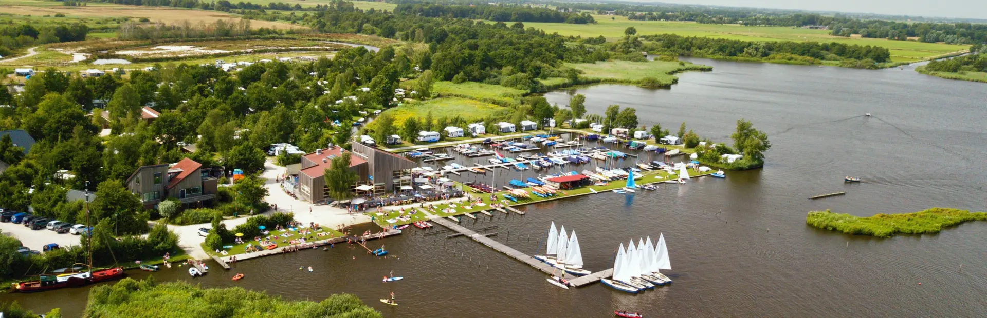 Camperplaats Cnossen Leekstermeer in Friesland