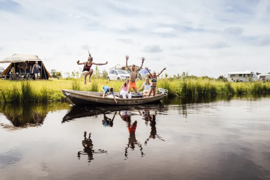 Grote foto -Kampeerplaatsen aan het water